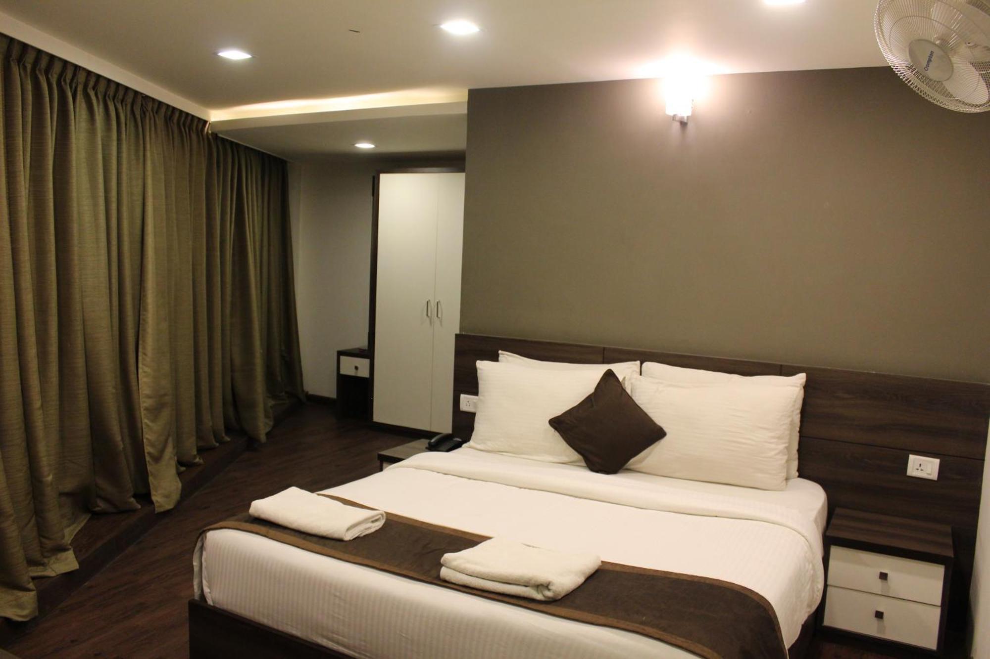 Hotel Royal Inn - Electronic City Бангалор Экстерьер фото